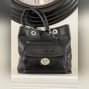 COACH Hampton Gorgeous Pebbled Leather Turn-lock Shoulder Bag F15694 Black (L)